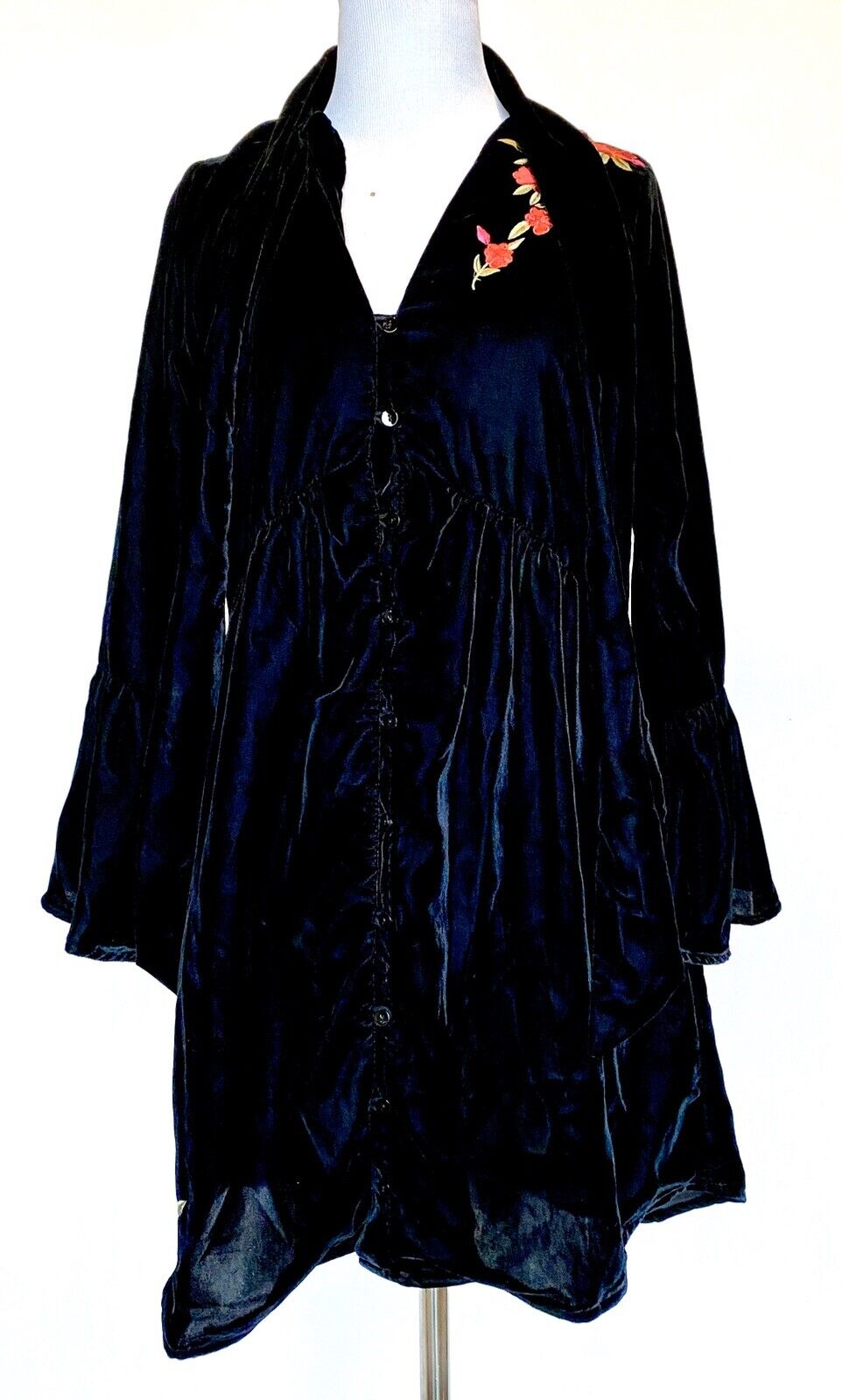 4our Dreamers Black Velvet Rose Embroidered Dress.Retails $158 Price $39 NWT