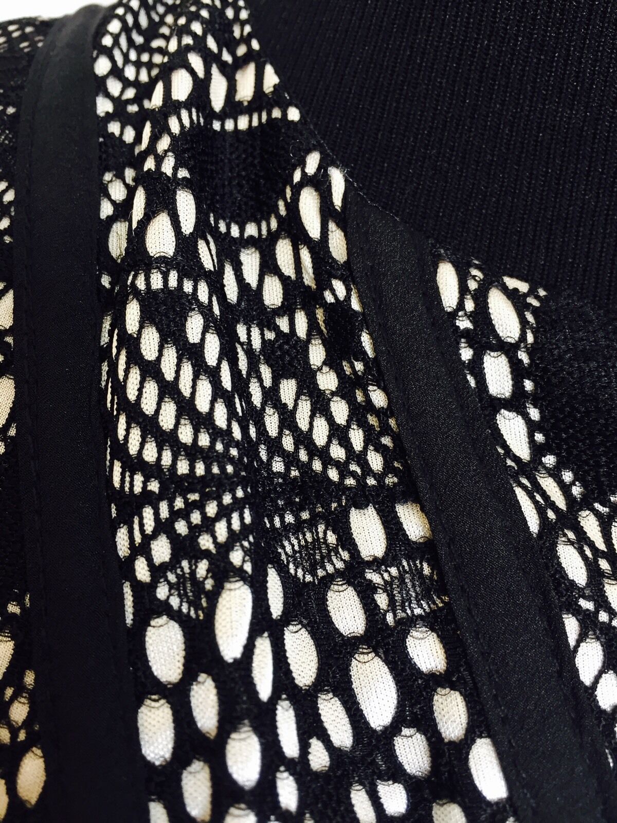 ESLEY COLLECTION SLEEVELESS DRESS. NWT SIZE M. BLACK LACE  OVER NUDE PRICE $26