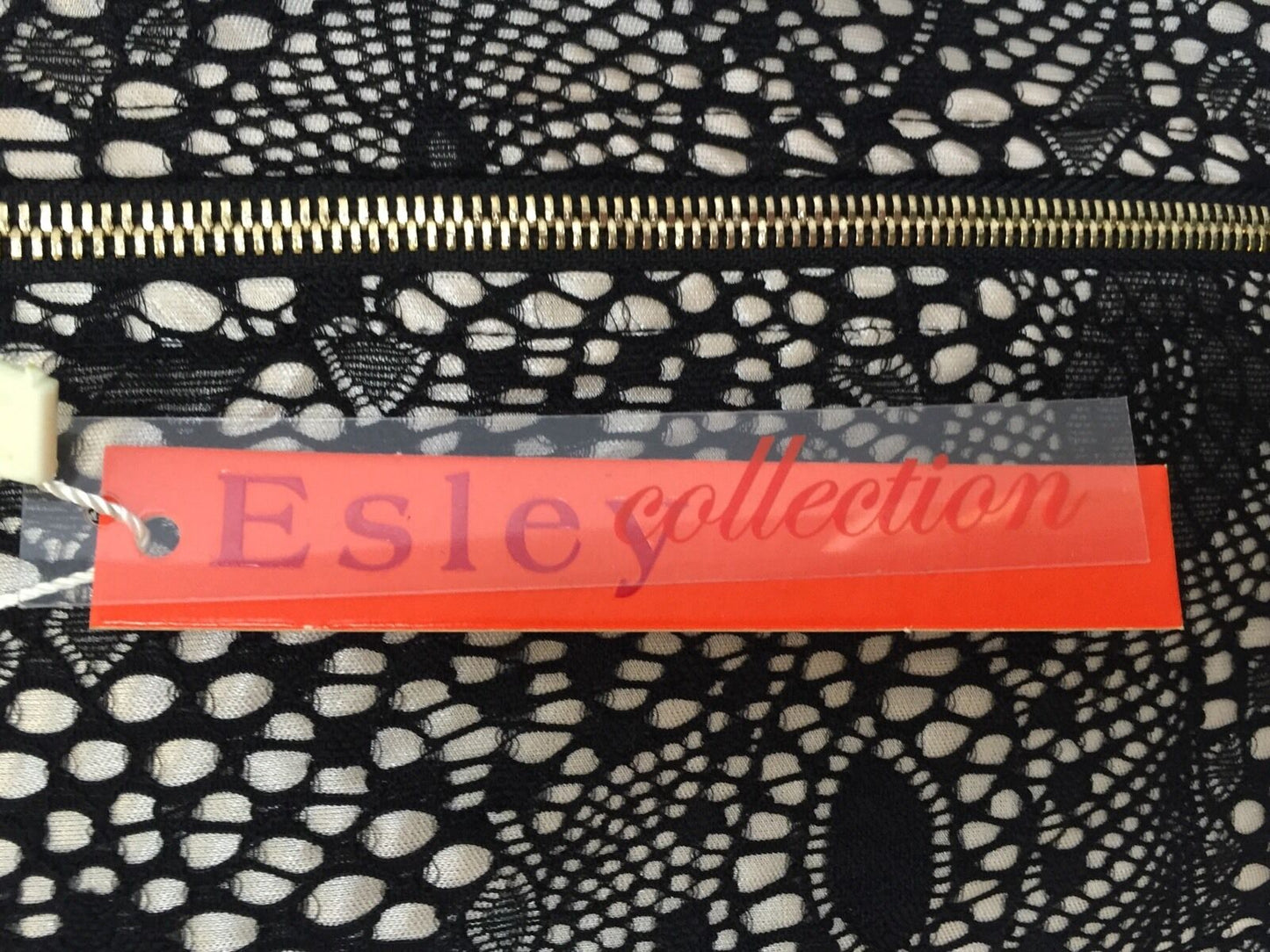 ESLEY COLLECTION SLEEVELESS DRESS. NWT SIZE M. BLACK LACE  OVER NUDE PRICE $26