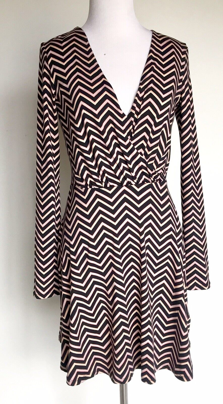 Love Fire Stretchy Chevron Stripe Long Sleeve Dress Size S NWT $32