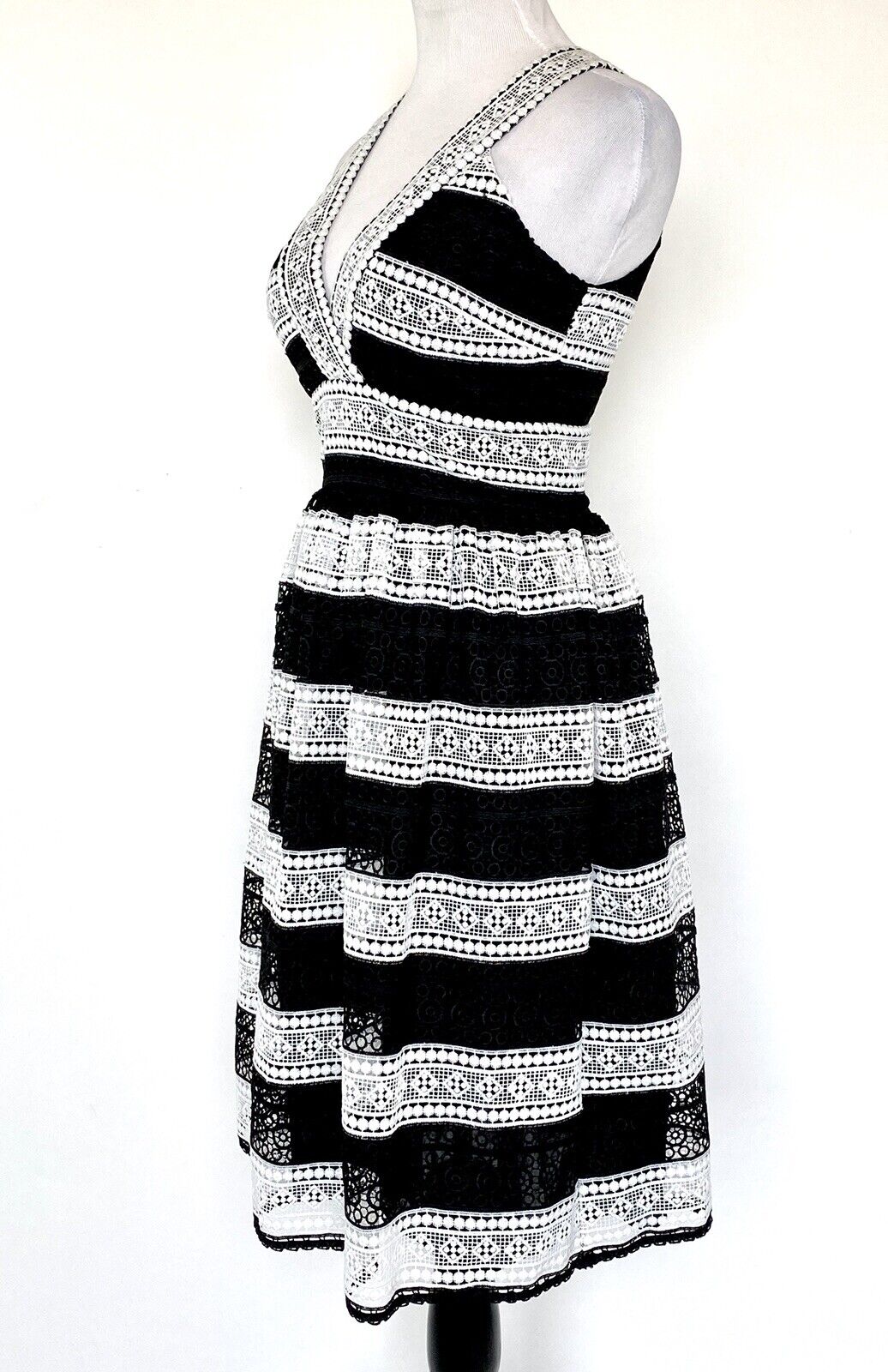 Kate Spade Black & Ivory Crochet Lace Dress. NWT Retail $478 Price $165 Size 2