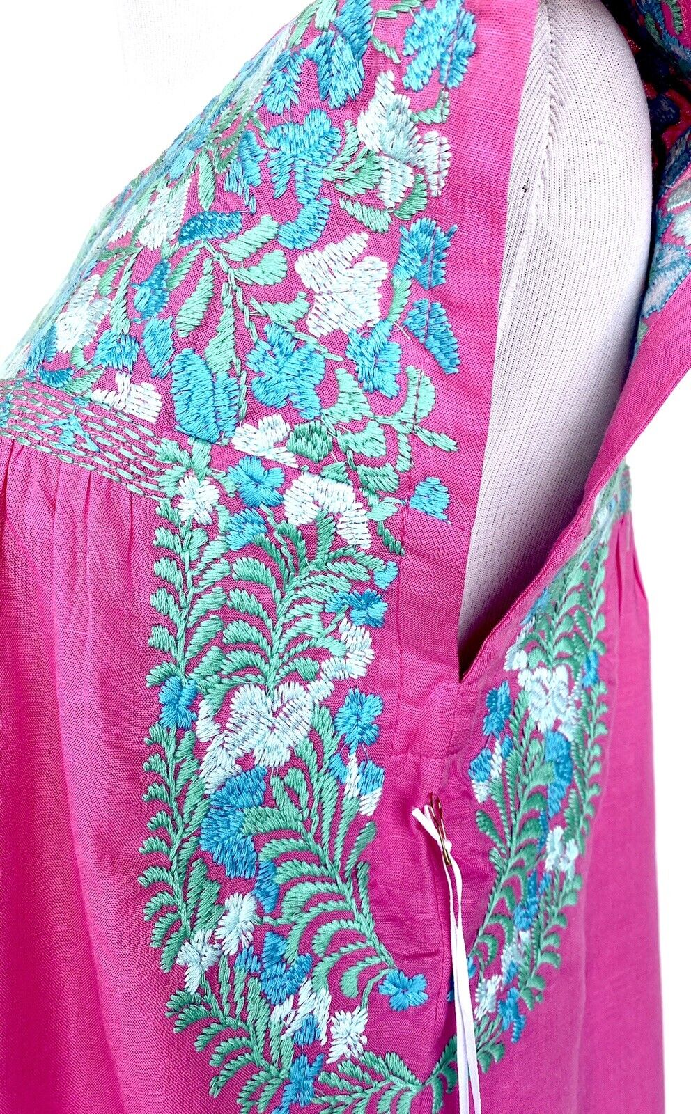 J Marie embroidered Linen Hannah Top size XS Retail $102 Price $56 Blue Pink