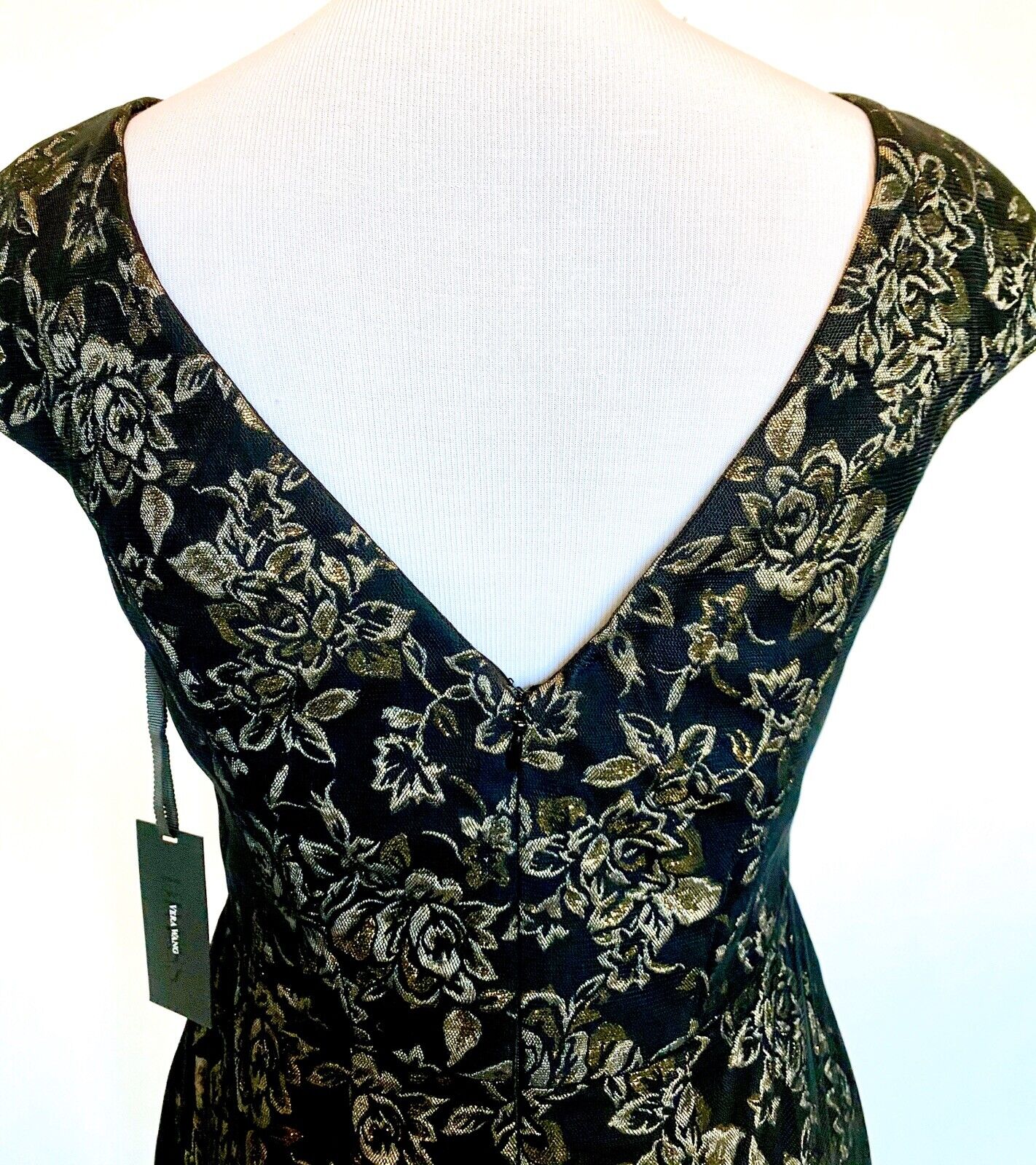 Vera Wang Black & Gold Metallic Party Cocktail Dress 2 Retail $299 Price $98 NWT