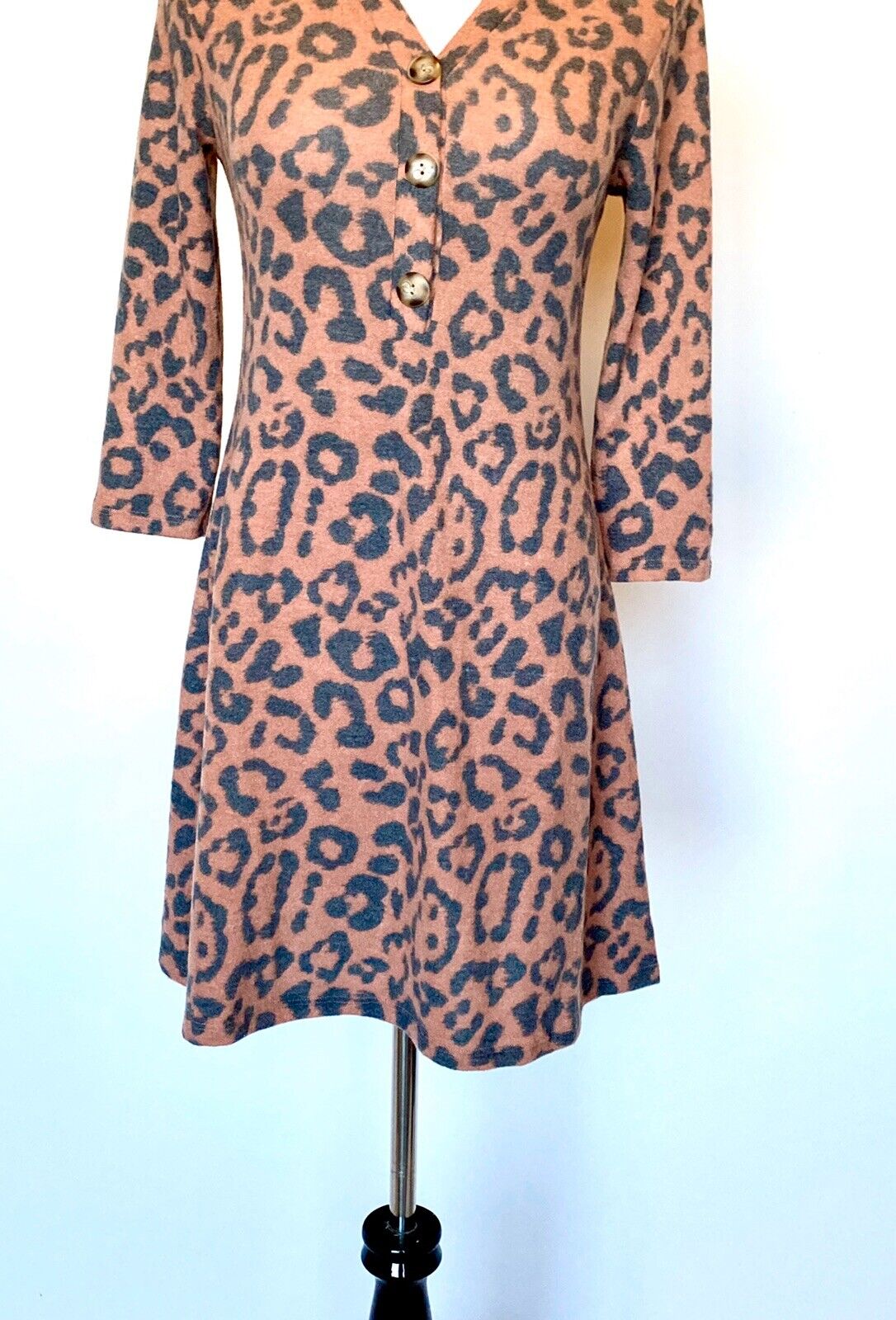 Como Vintage Super Soft Leopard Print Dress. Size XS NWT Price $39