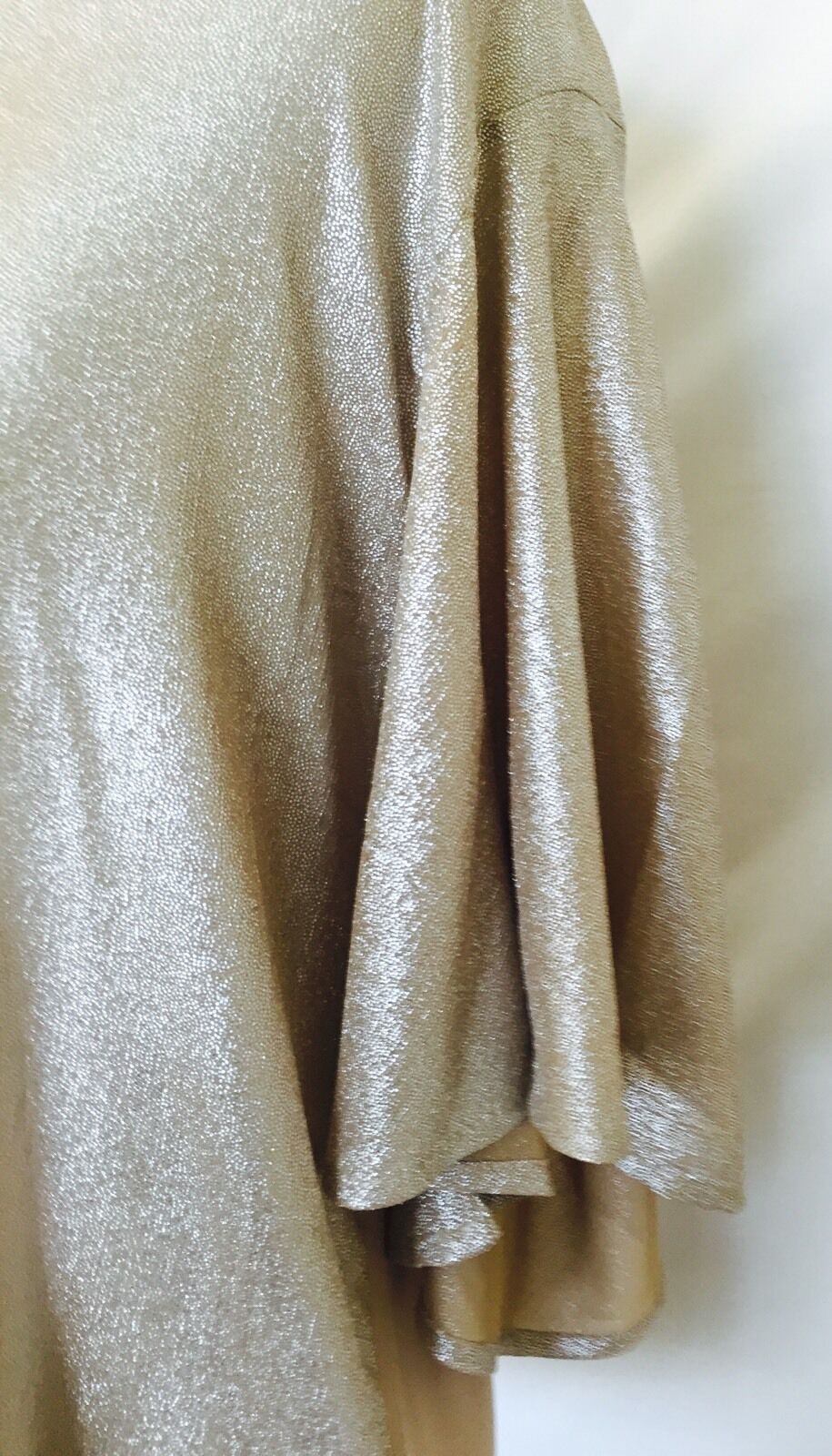 TAVI WOMEN'S GOLD SPARKLE  TOP NWOT SIZE M. $38 Flutter Sleeve