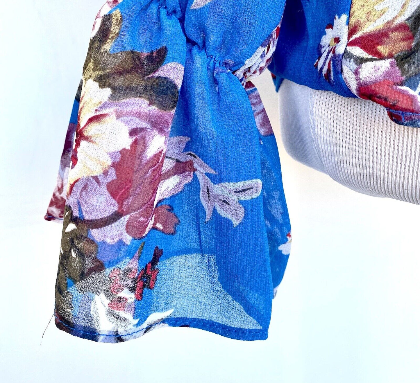 Elie Tahari Blue Red Blossom Blouse Retails $78 price $42 NWT Size XS Chiffon