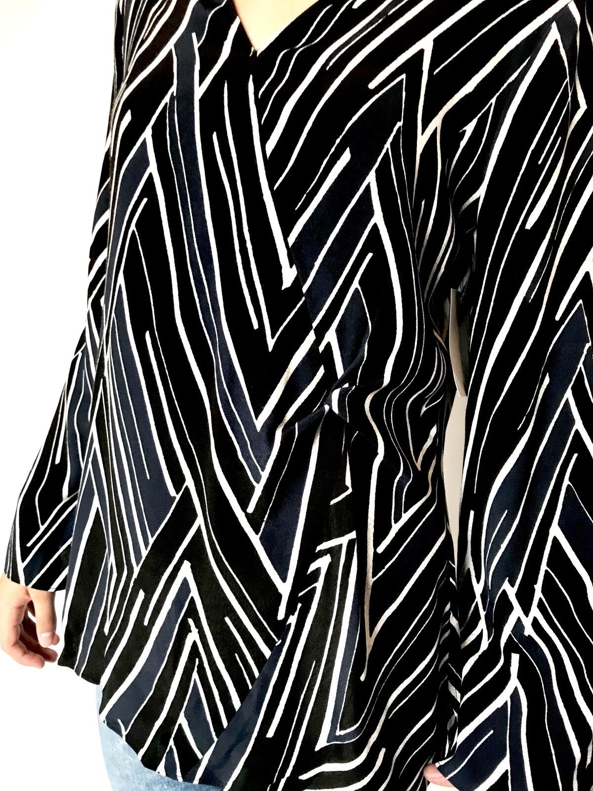 Nic + Zoe Phantom Stripe Bell Sleeve Top. NWT Size XS Retail $88 Price $38