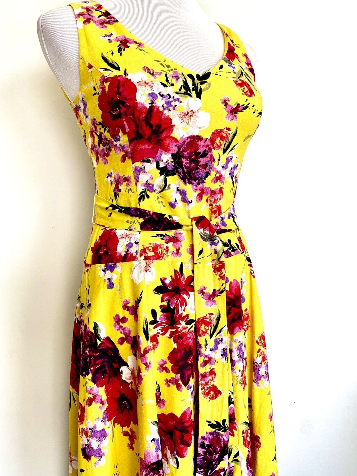 Taylor Yellow Floral Linen Mix Dress. NWT Size 2 Retail $138  Price $75