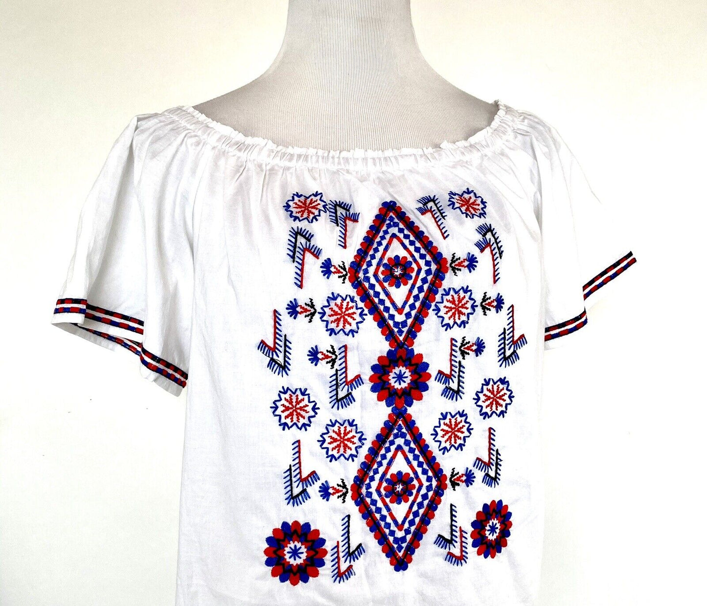 Beltaine White Embroidered Off Shoulder Blouse Retail $138 Price $32 Size S NWT