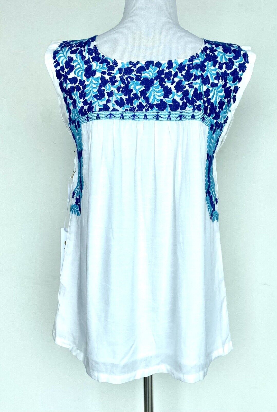NWT J Marie embroidered Bryn Top size XS Retail $102 Price $54 Linen Tencel Mix