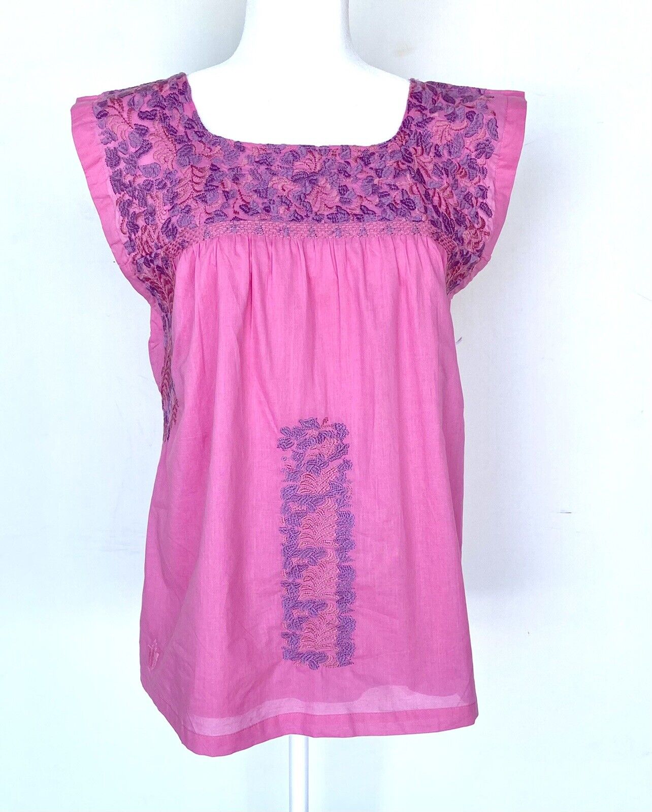 NWT J Marie embroidered Steph Top size XS Retail $102 Price $56 Pink