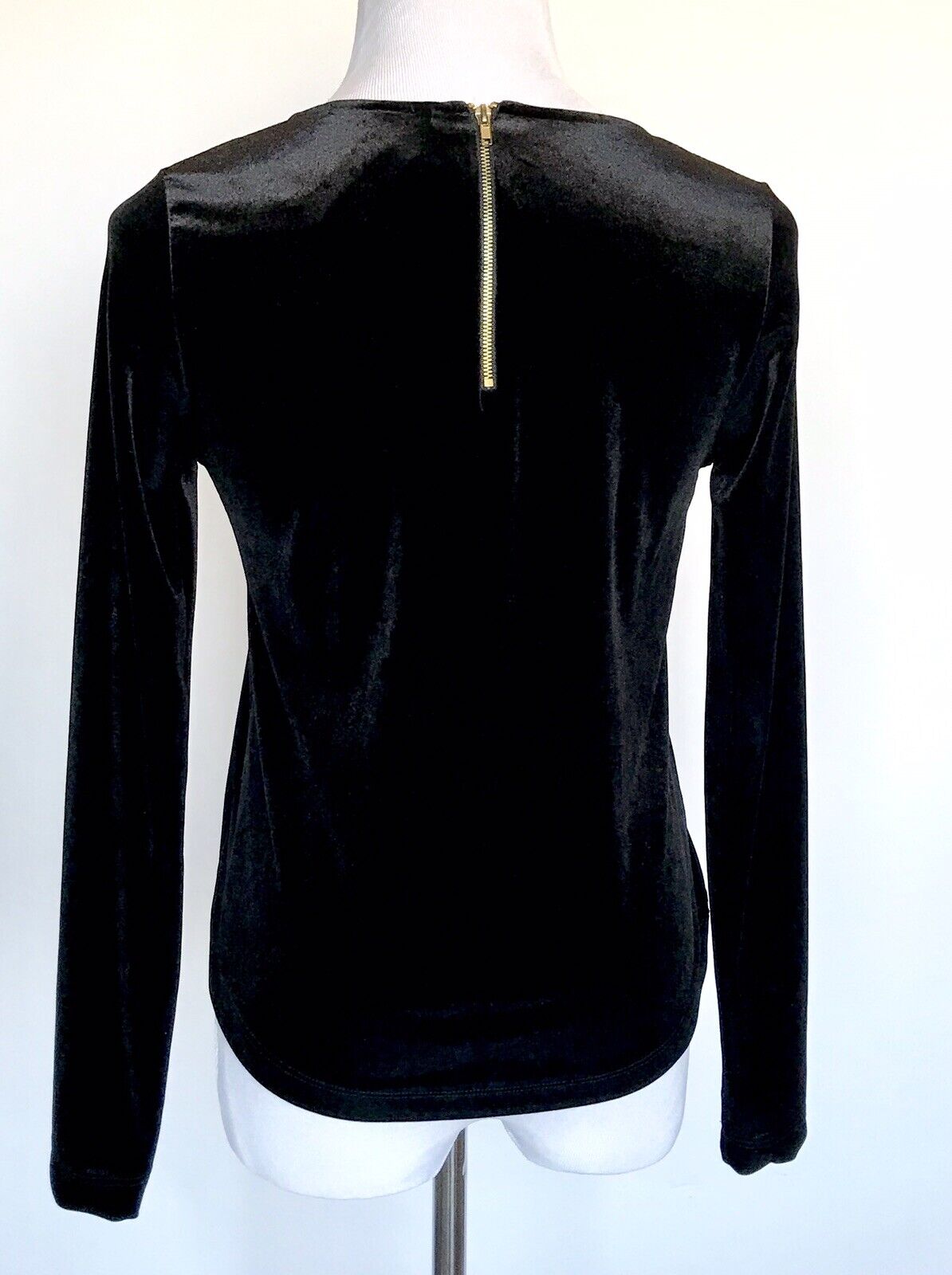 Harlowe & Graham NWT Black Size Small S Velour Stretch Top. Retail $48 Price $29
