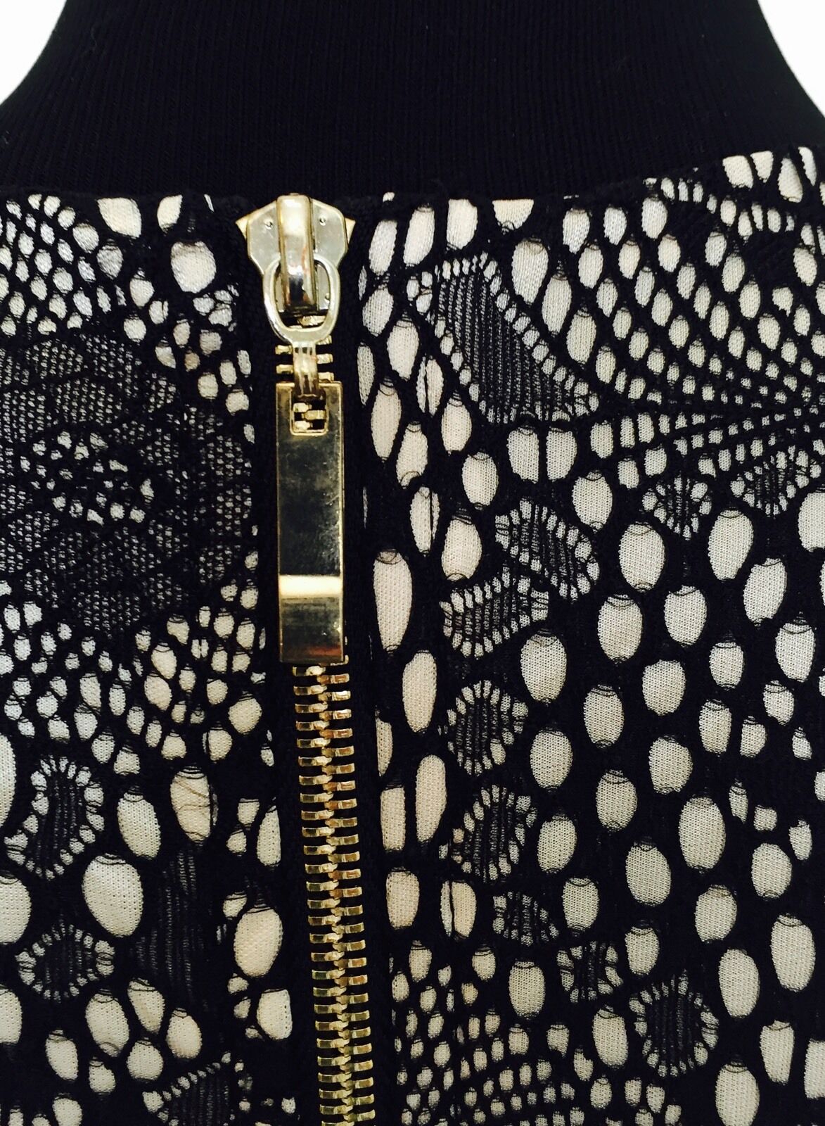 ESLEY COLLECTION SLEEVELESS DRESS. NWT SIZE M. BLACK LACE  OVER NUDE PRICE $26