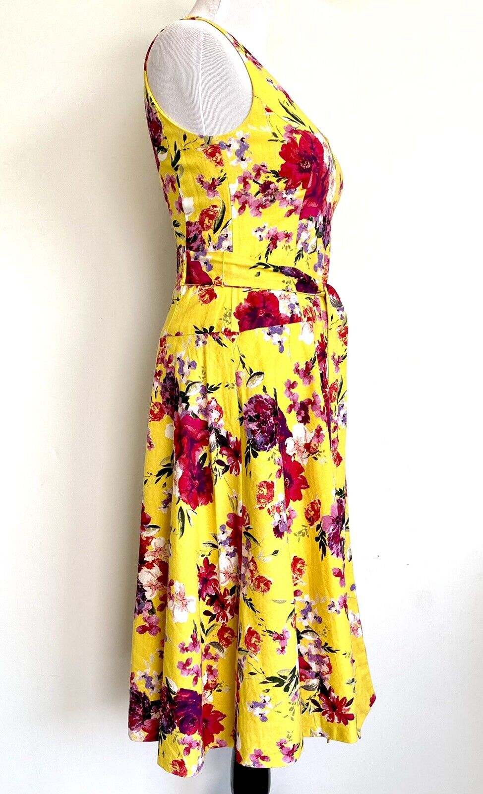 Taylor Yellow Floral Linen Mix Dress. NWT Size 2 Retail $138  Price $75