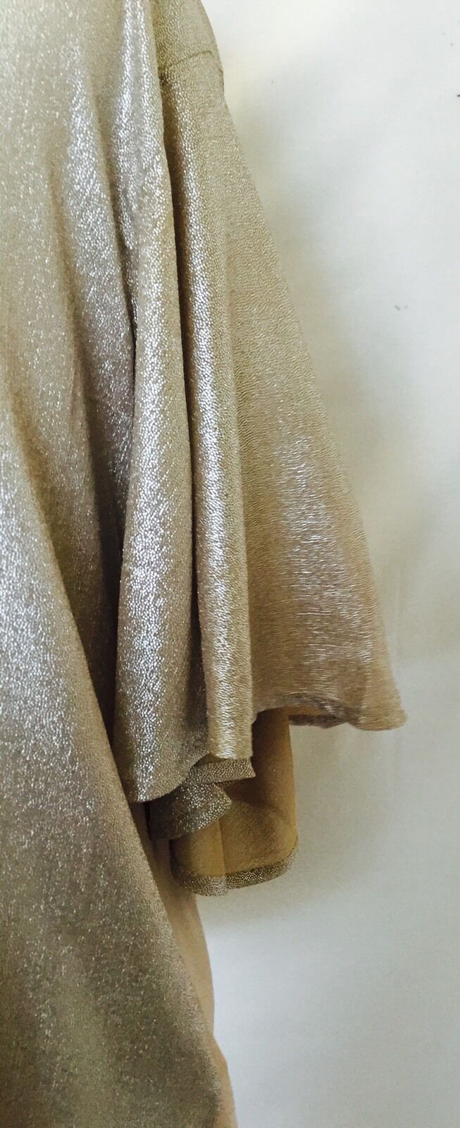 TAVI WOMEN'S GOLD SPARKLE  TOP NWOT SIZE M. $38 Flutter Sleeve