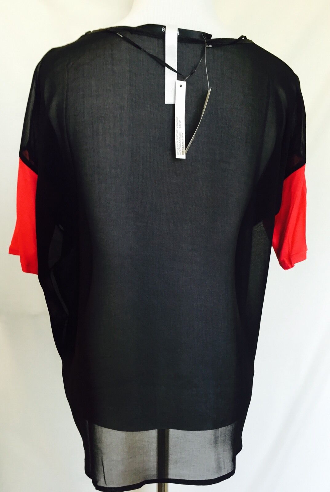 Kenzie Gray And Red Chiffon Back Top. NWT Retail $39 Price $22 Small