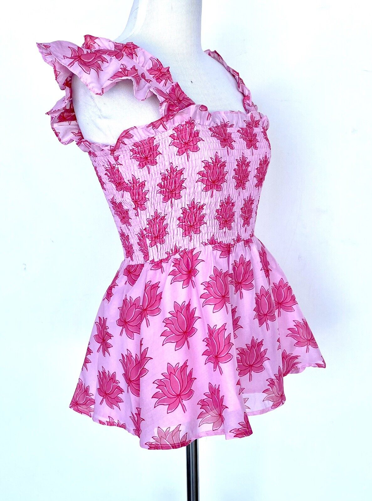 J Marie Elsie Smocked Flutter Sleeve Top size L Retail $106 Price $53 Pink