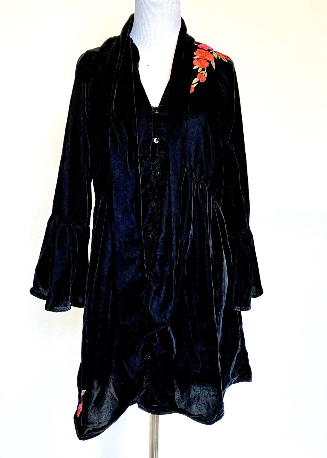 4our Dreamers Black Velvet Rose Embroidered Dress.Retails $158 Price $39 NWT