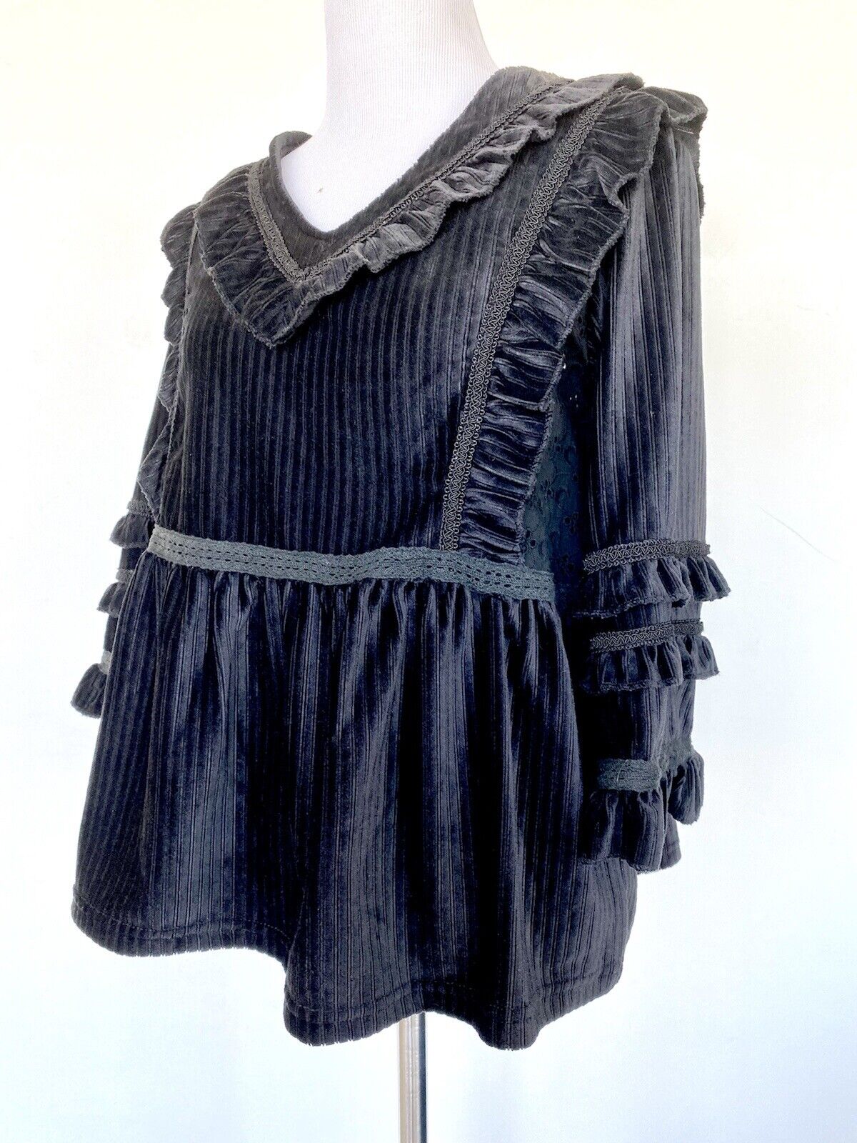 Pol black velvet vintage Victorian Style Top $55 ruffle sleeve NWOT Cosplay S