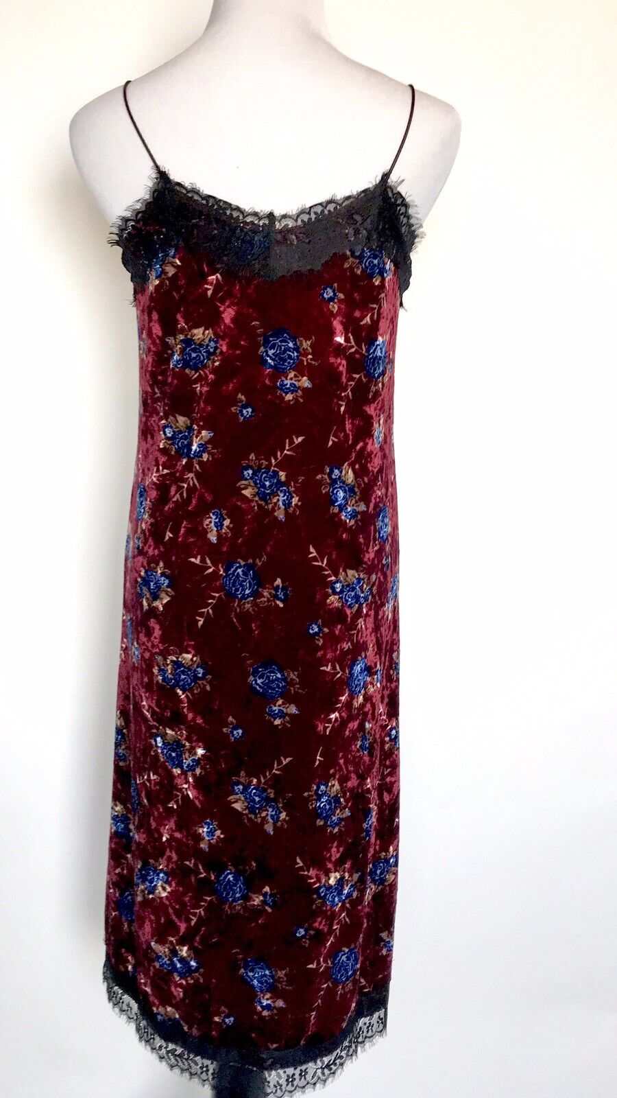 Moon River Burgundy  Velvet & Lace Dress. Size S NWT Retail $95  Price $59