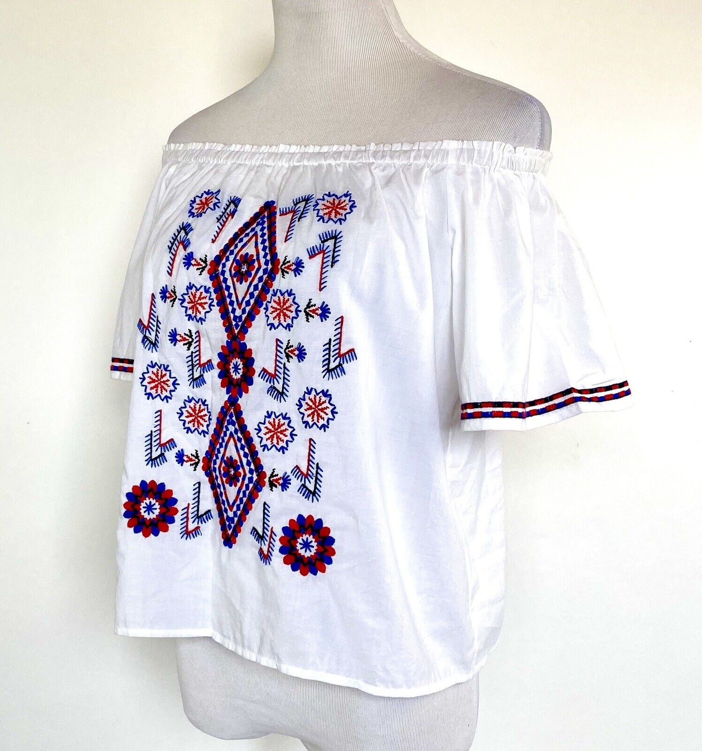 Beltaine White Embroidered Off Shoulder Blouse Retail $138 Price $32 Size S NWT