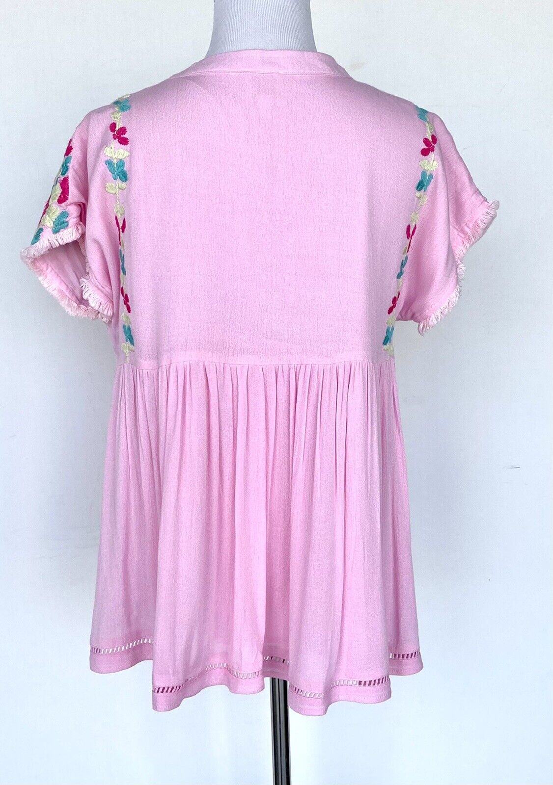 J Marie embroidered Poppy Tassel Top size XS Retail $92 Price $59 Pink NWT