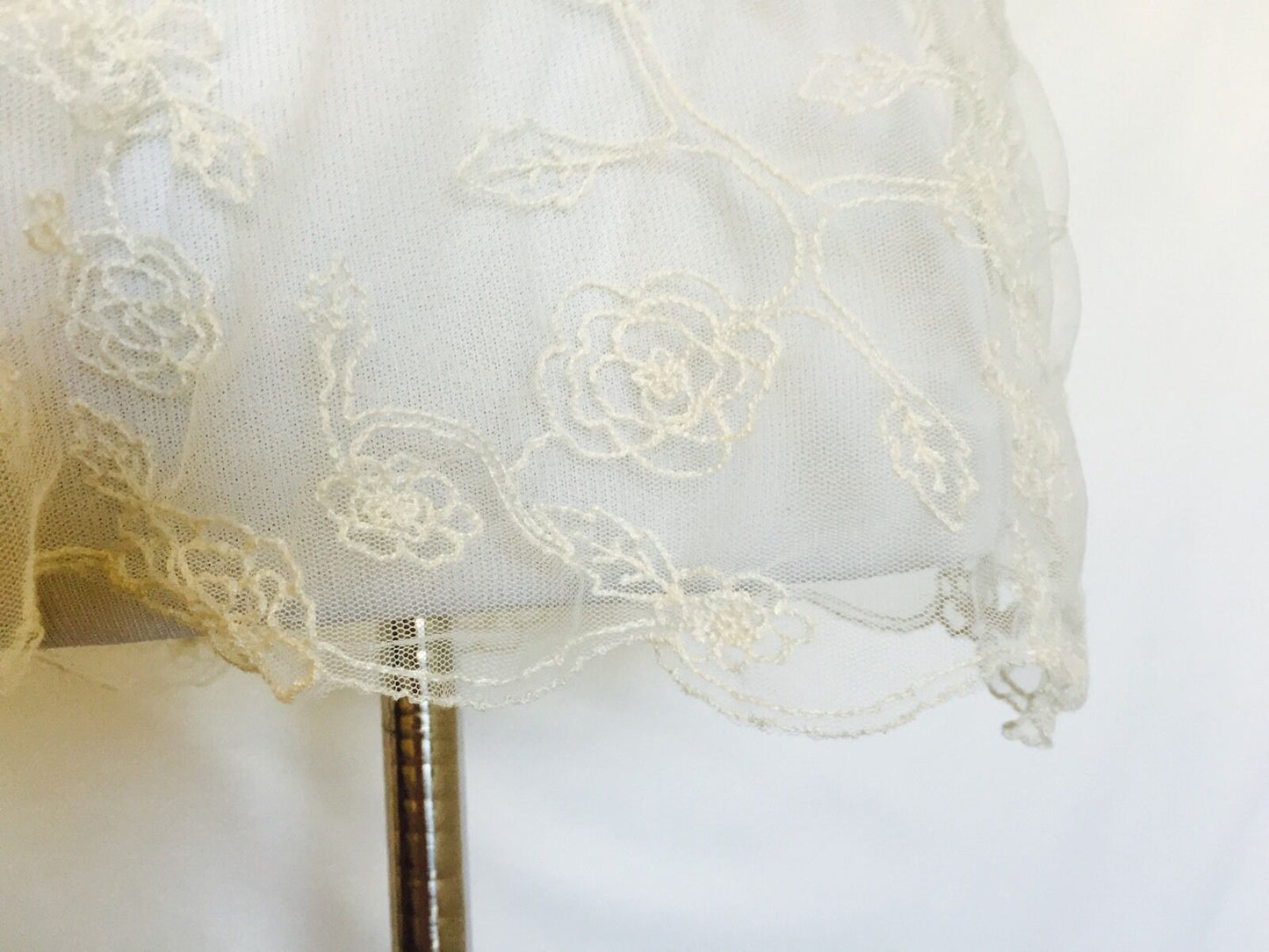 Hinge Cream Ivory Stitch Flower Net Top. NWT Size S Original Price $78 Price $38