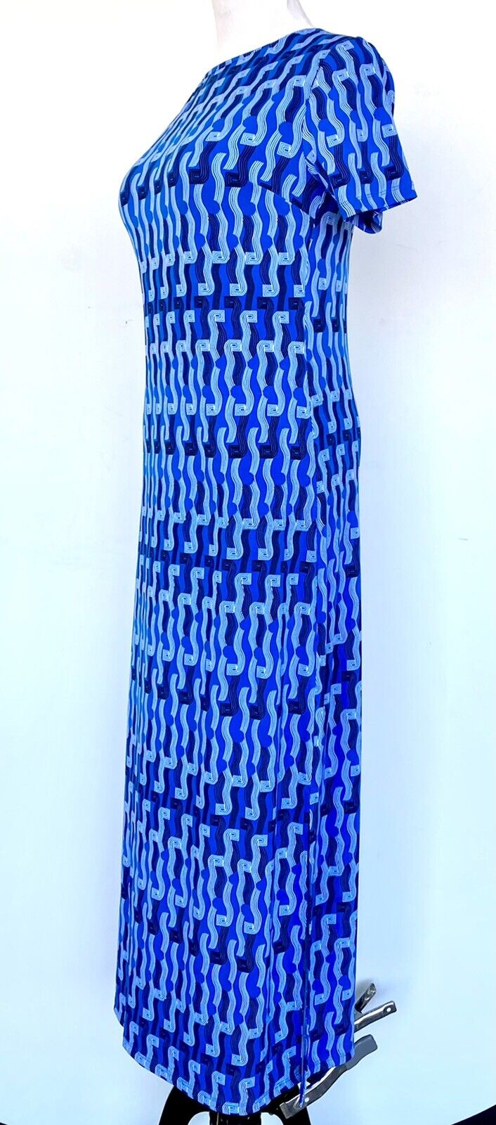 Donna Morgan Blue And White Stretch Dress. NWT Size 2 Retails $128 Price $48