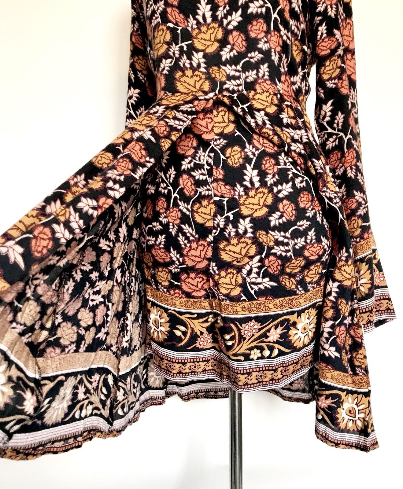 Raga NEW Boho Floral Romper Dress. Retails $106 Price $58. Size XS