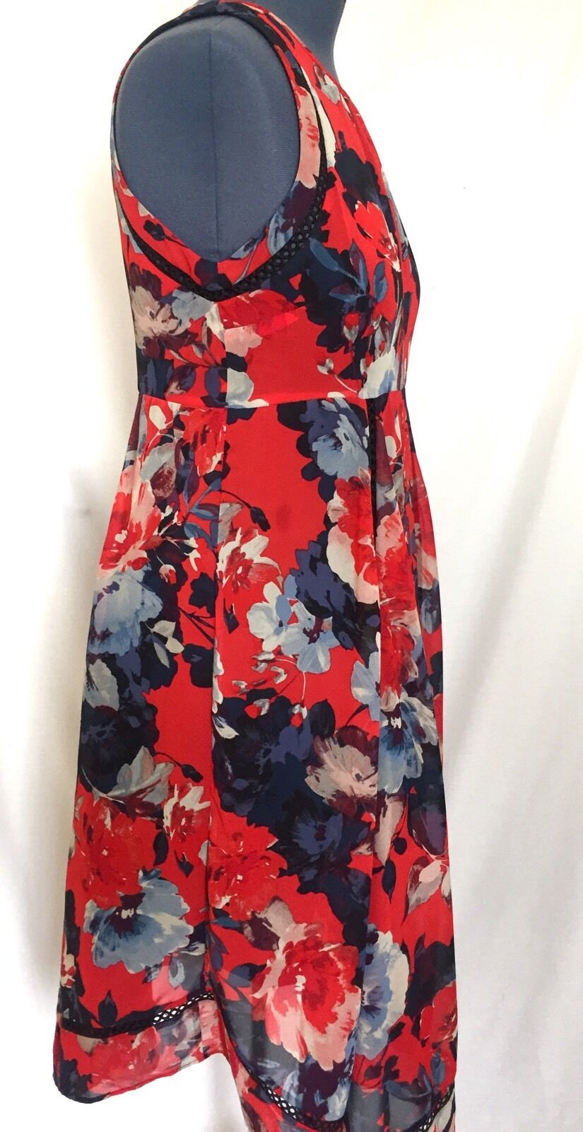 Taylor Red Floral Formal Dress. NWT Size 10 Retail $138 Price $58