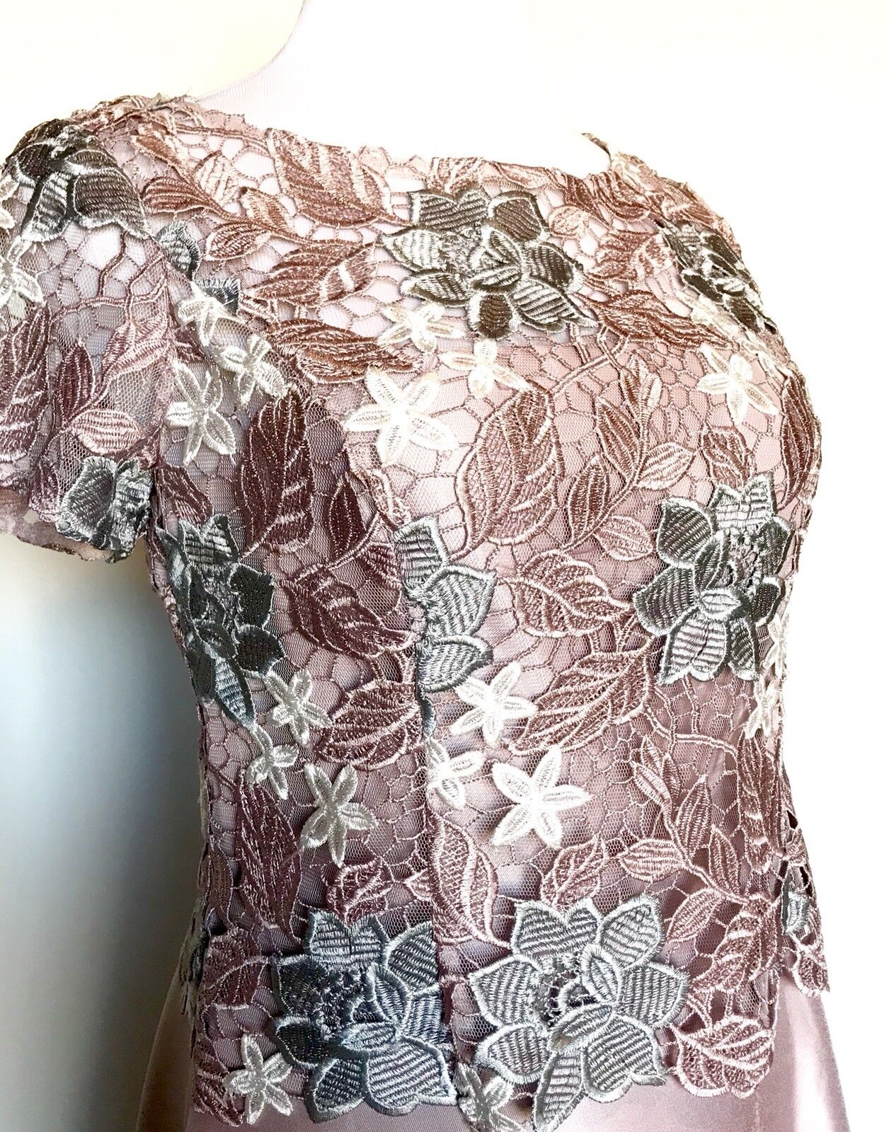Adrianna Papell Pale Lilac Lace Body Formal Dress Size 8 Retail $229  Price $139