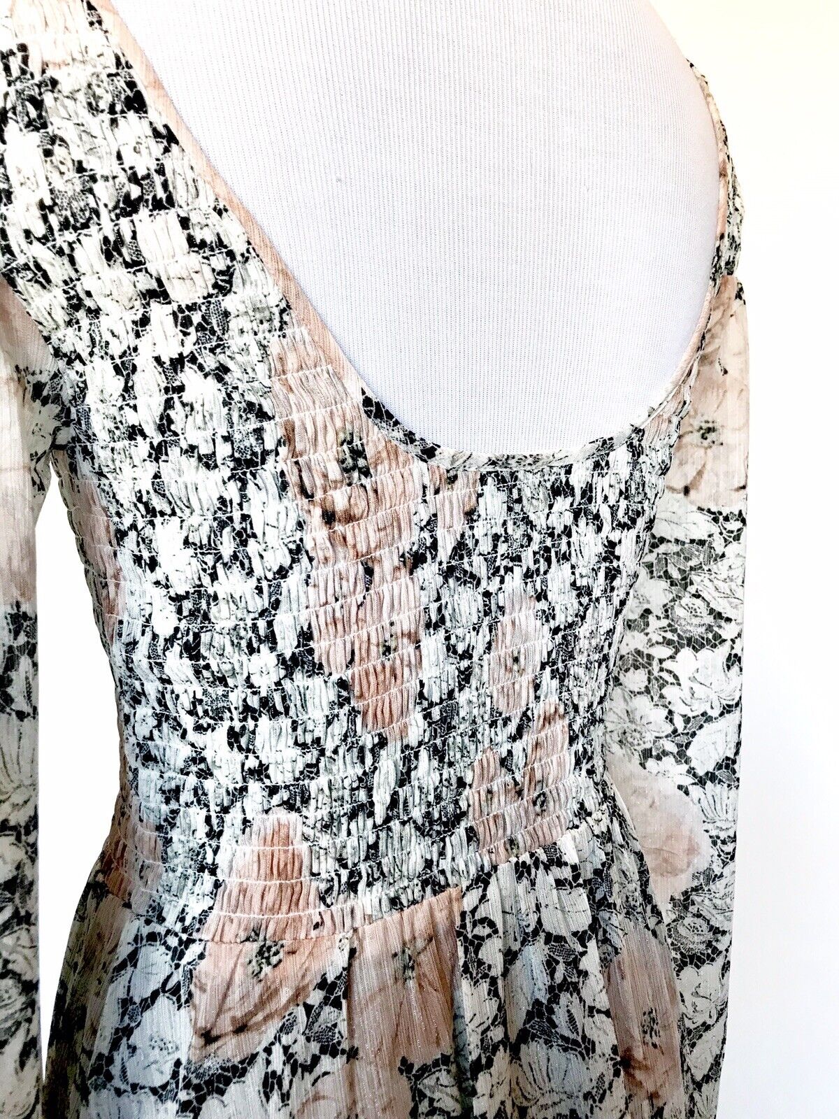 AVEC LES FILLES NWT Smocked Floral Low Back Dress. Retail $148 Price $62 Size 4