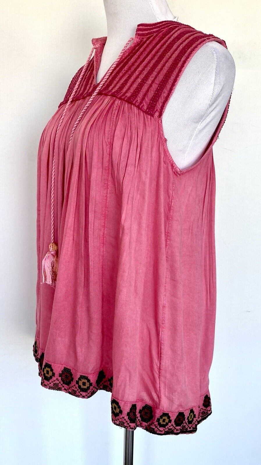 Rachel Zoe Sleeveless Embroidered Tunic Top Size M Retails $69 Price $45 NWT