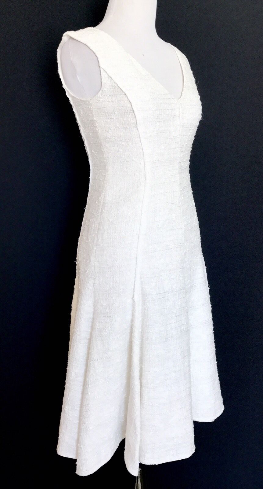 Carolina Herrera White  Formal Dress. Retails $910 NWT Price $395 Size 0