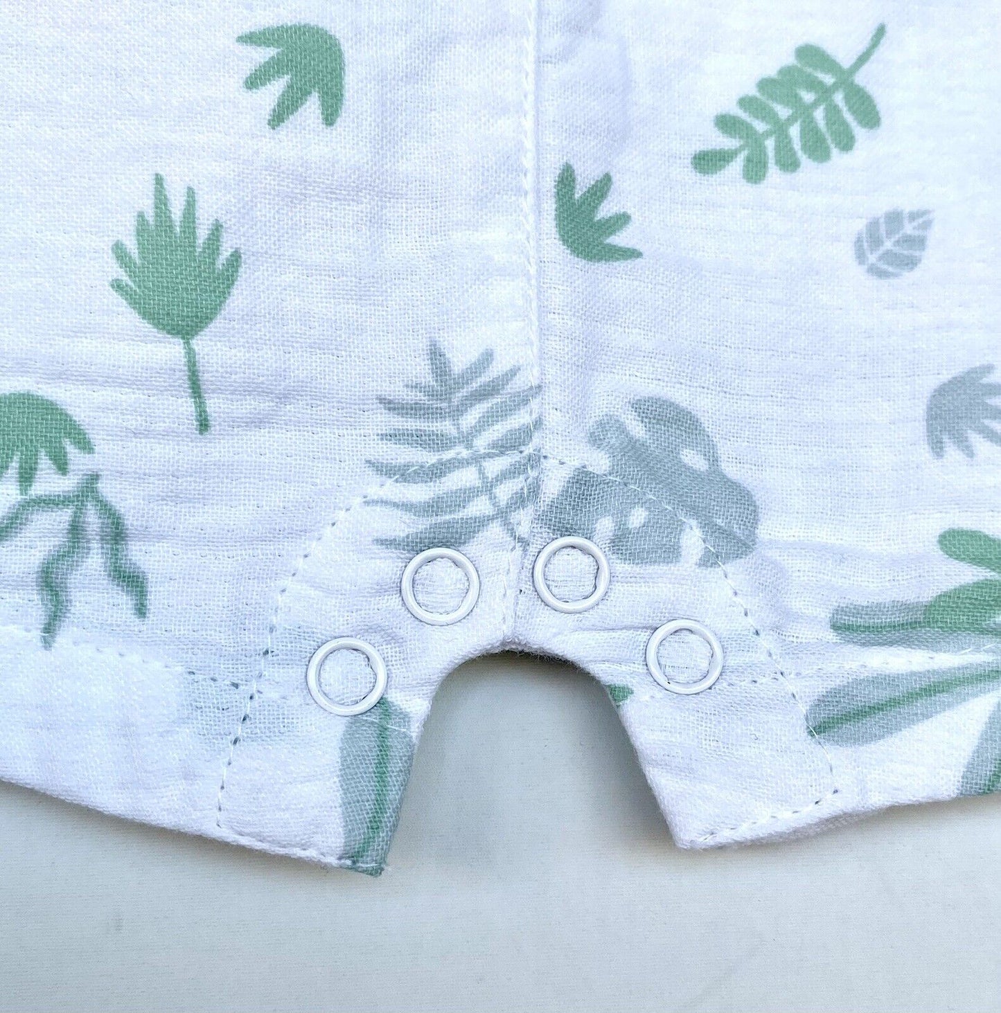Nordstrom baby White Green Leaf Cotton Romper Retail $35 NWT Price $22 Newborn