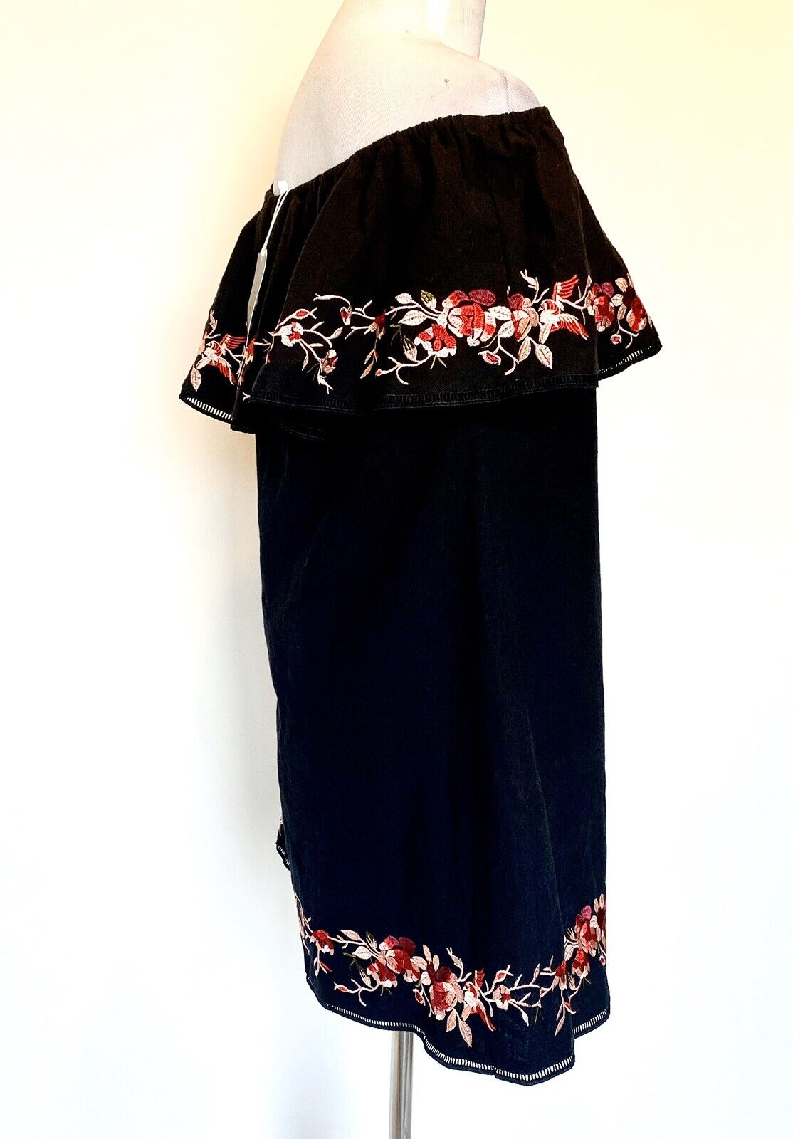 Lucy Paris Embroidered Off Shoulder Dress Retail $88 Price $29 NWT XSmall