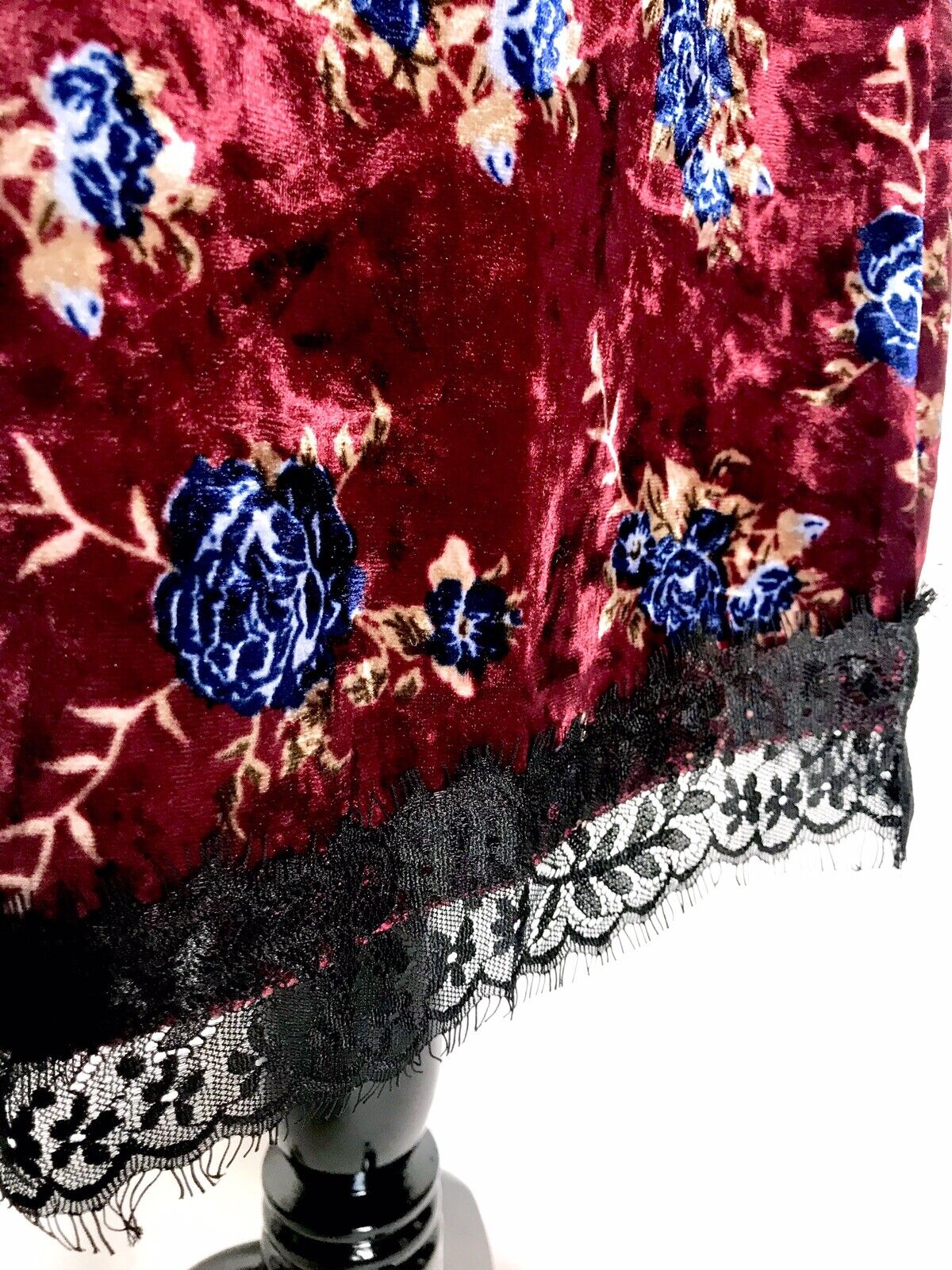 Moon River Burgundy  Velvet & Lace Dress. Size S NWT Retail $95  Price $59