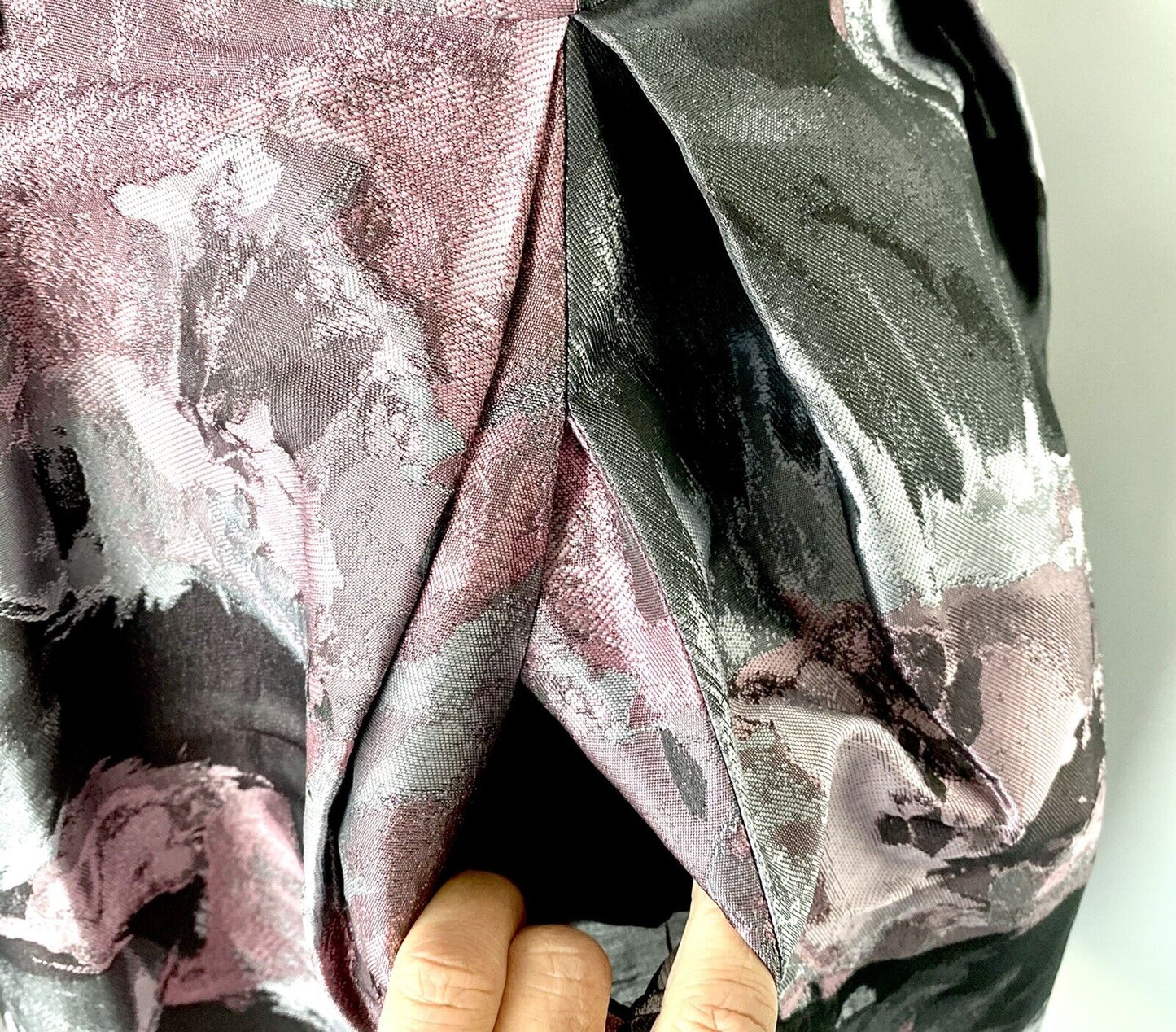 Carolina Herrera Metallic Formal Dress. Retails $910 NWT Price $545 Size 8