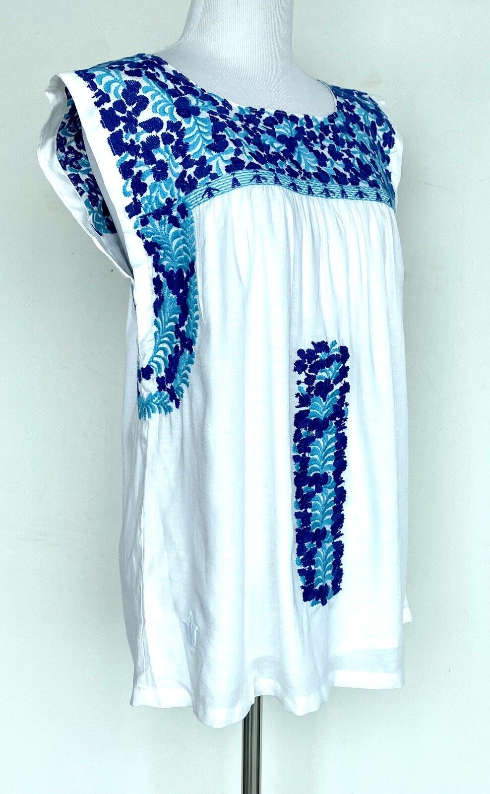 NWT J Marie embroidered Bryn Top size XS Retail $102 Price $54 Linen Tencel Mix