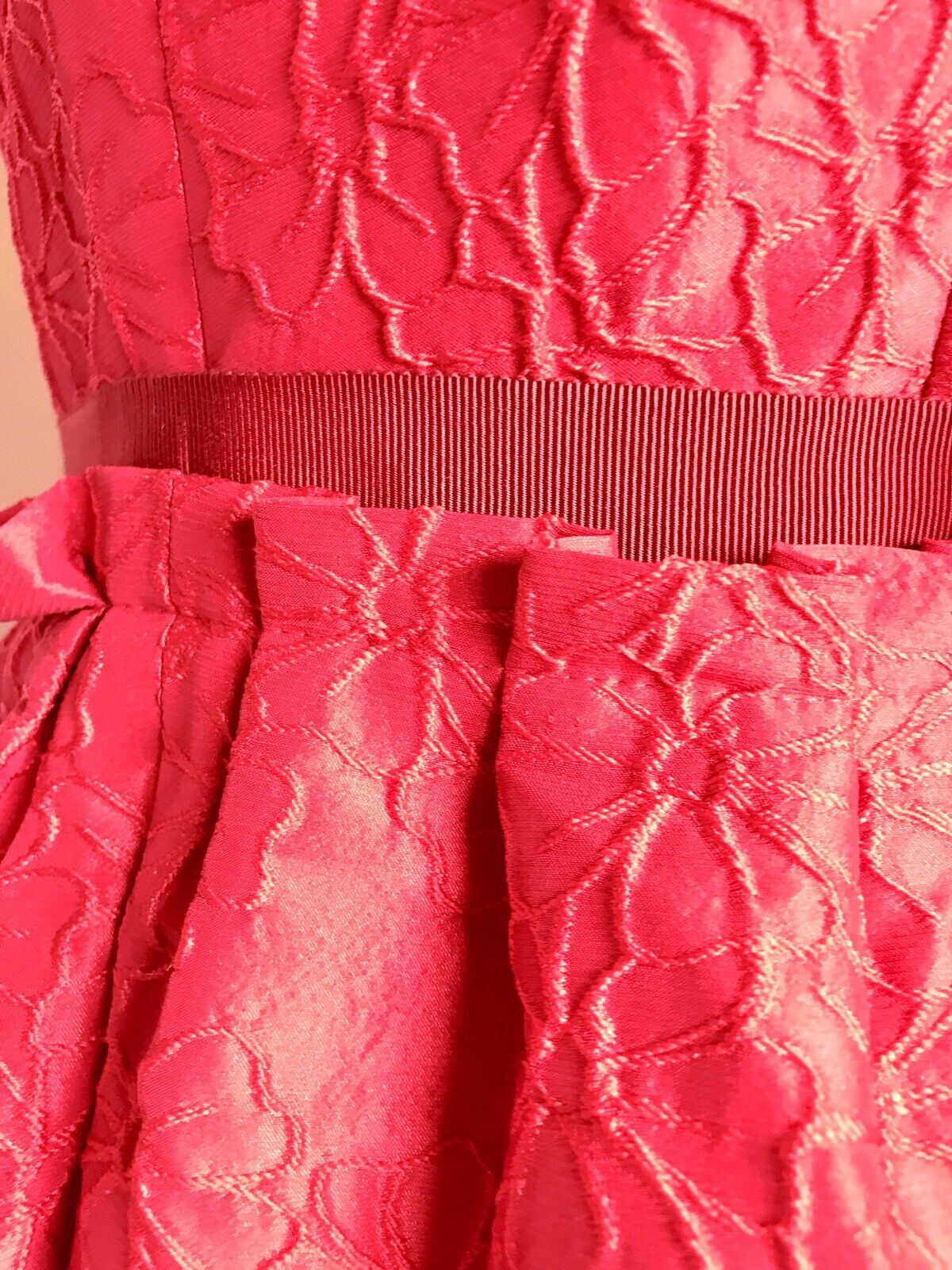 Carolina Herrera Red Bow Ribbon Waist Dress. Retails $635 NWT Price $295 Size 6