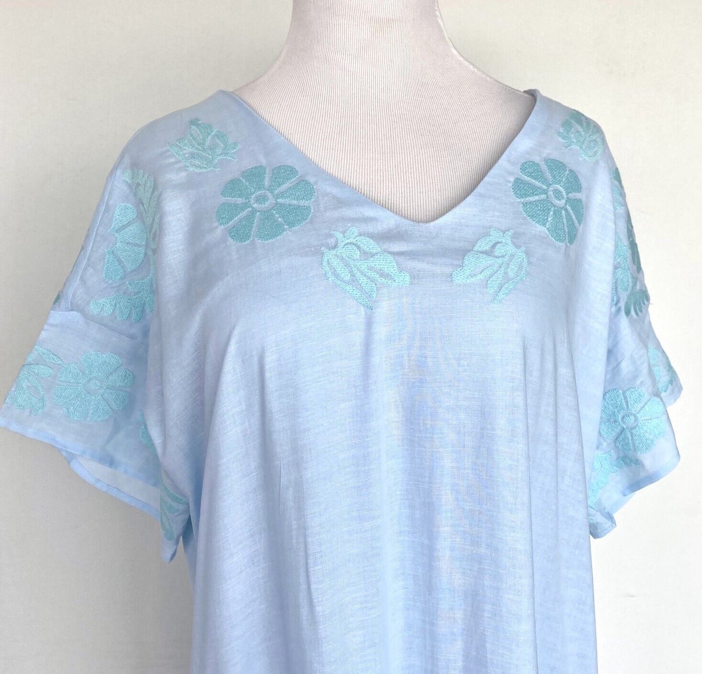 NWT J Marie embroidered Blue Linen mix Kaftan Dress M Retail $136 Price $68