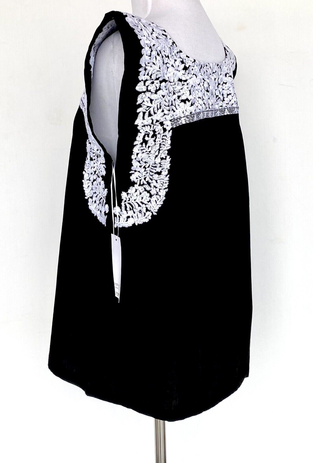 NWT J Marie embroidered Laura Top size XS Retail $76 Price $42 Black White