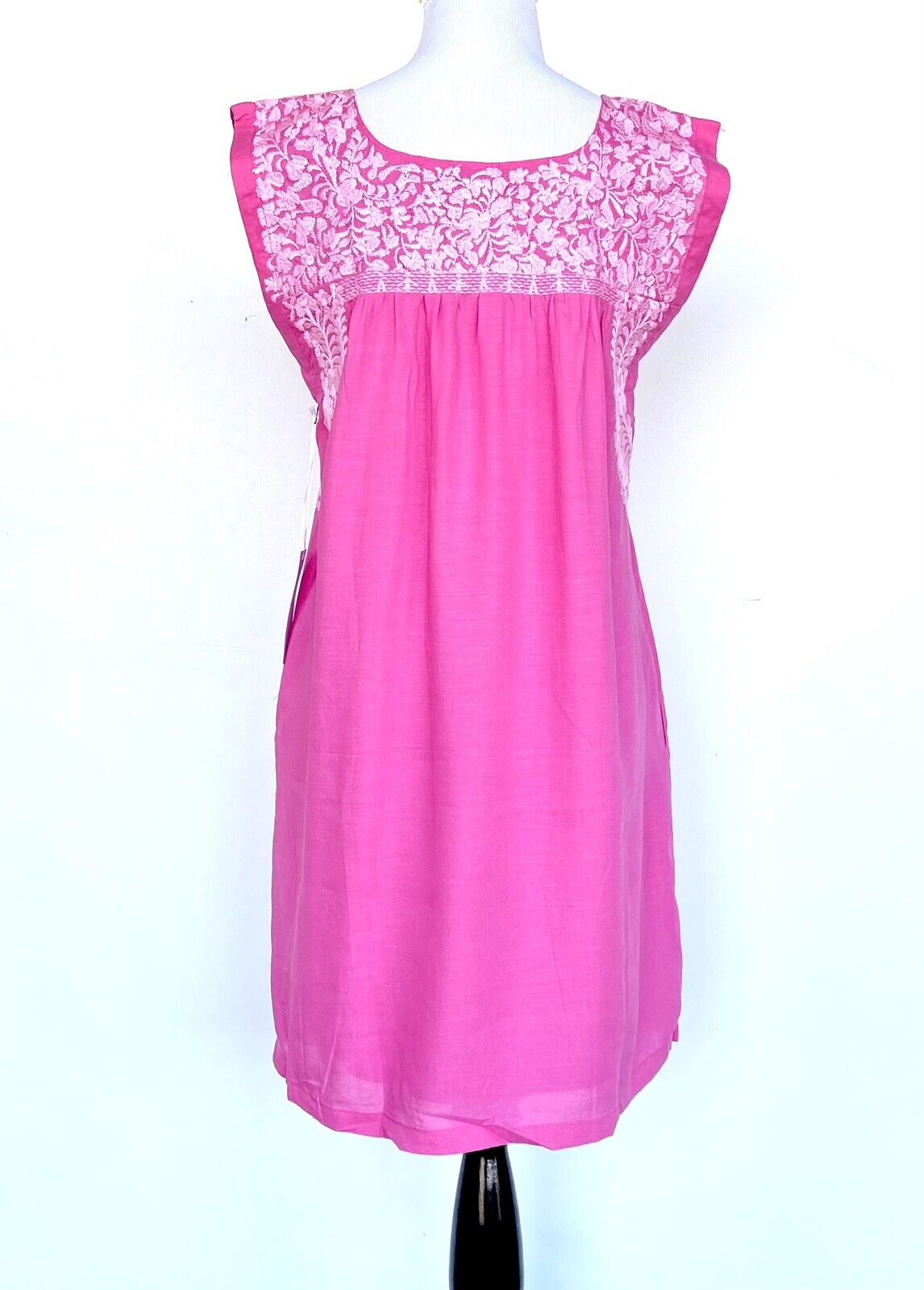 NWT J Marie embroidered Devyn Dress size XS Retail $114 Price $65 Pink