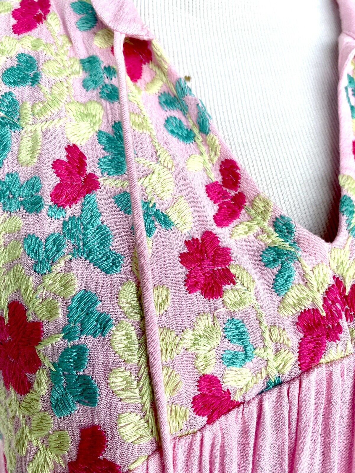 J Marie embroidered Poppy Tassel Top size XS Retail $92 Price $59 Pink NWT