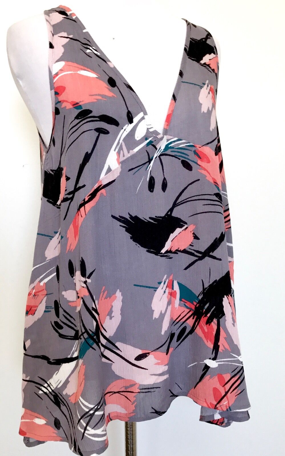 Lush Sleeveless Coral And Gray Top.NWT Retails $34 Price $20 XS