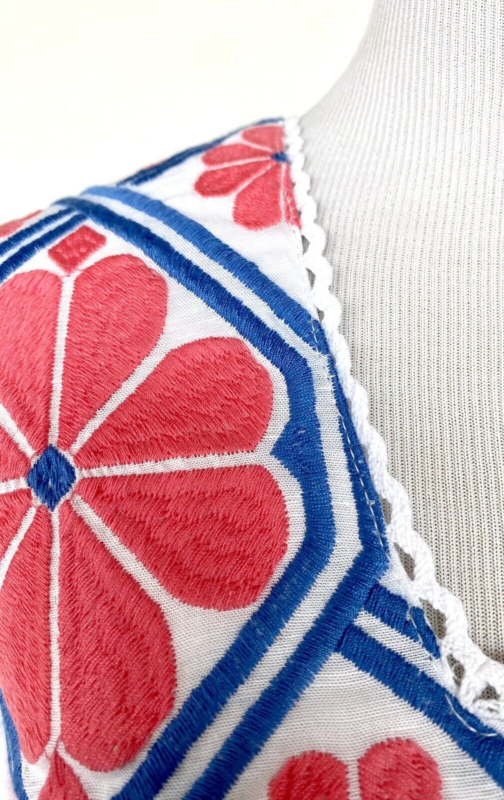 J Marie Embroidered Sterling flutter sleeve top size XS Retail $106 Price $59