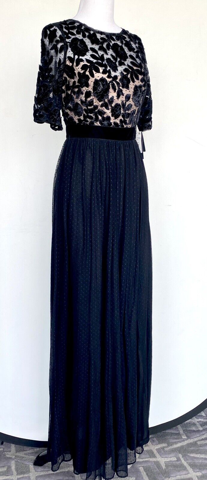 Adrianna Papell Black Velvet & Net Rose Gown NWT Size 0 Retail $199 Price $89
