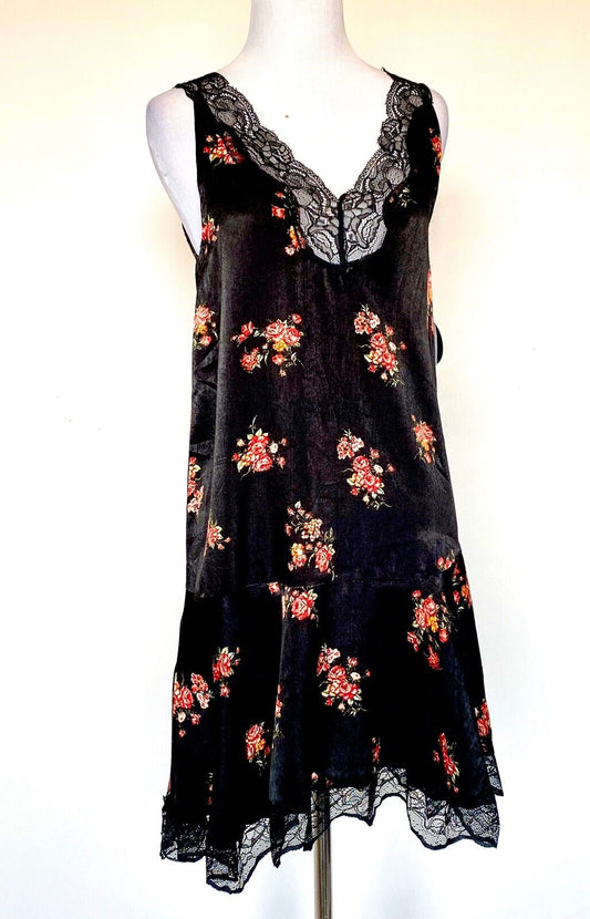 En Creme Black Lace Trim Floral Slip Dress XS Retails $52 Price $26 NEW