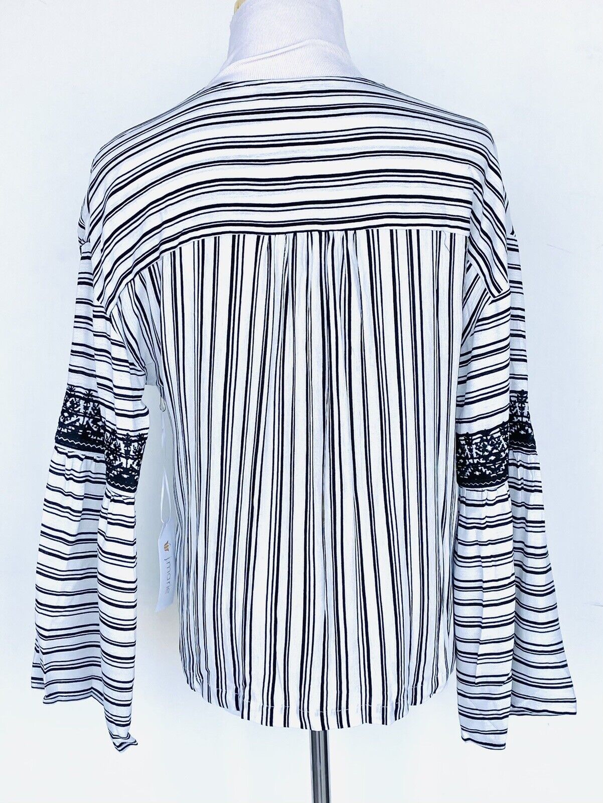 J Marie embroidered Stephanie Top size XS /S Retail $80 Price $40