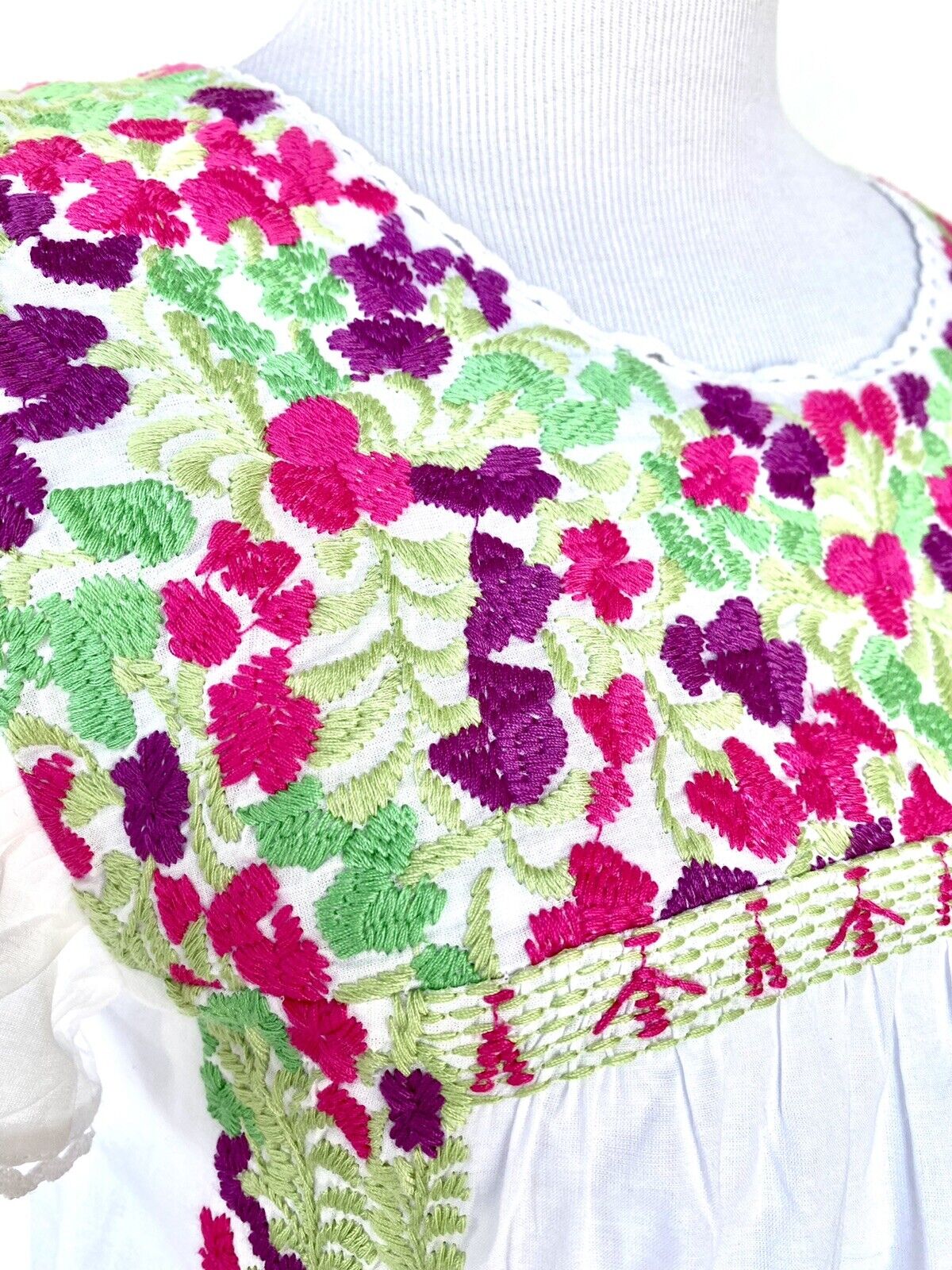 NWT J Marie embroidered Maria Top size XS Retail $106 Price $56 ￼